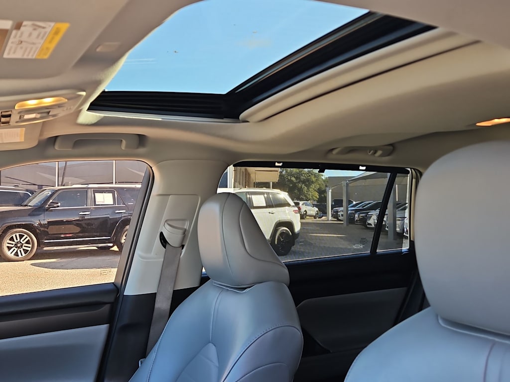 Thumbnail: 2022 Toyota Highlander - 22