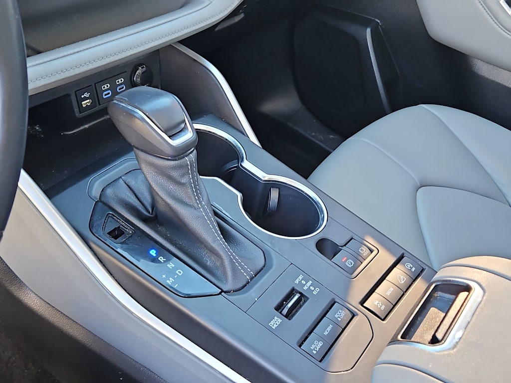 Thumbnail: 2022 Toyota Highlander - 12