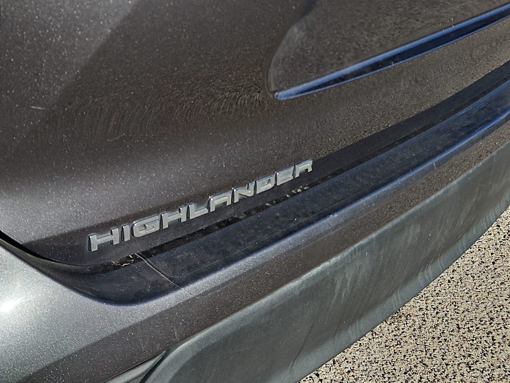 Thumbnail: 2022 Toyota Highlander - 7