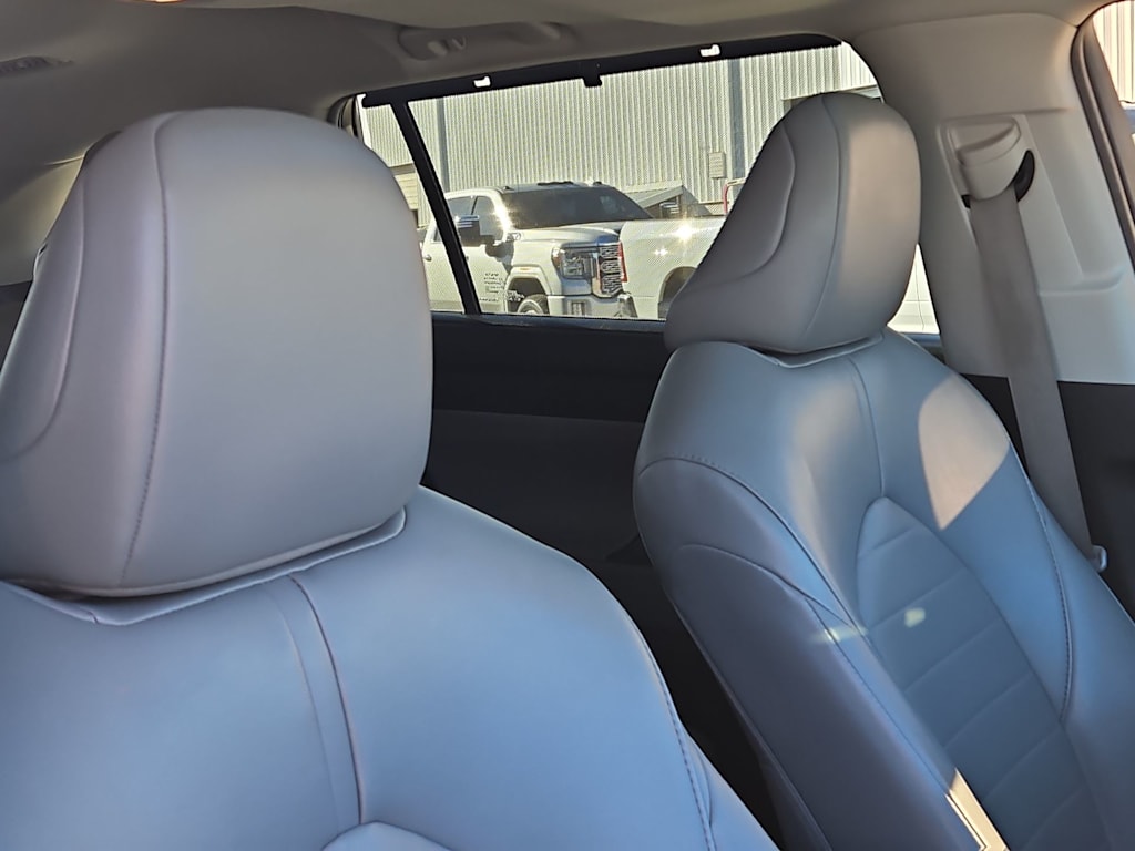 Thumbnail: 2022 Toyota Highlander - 21