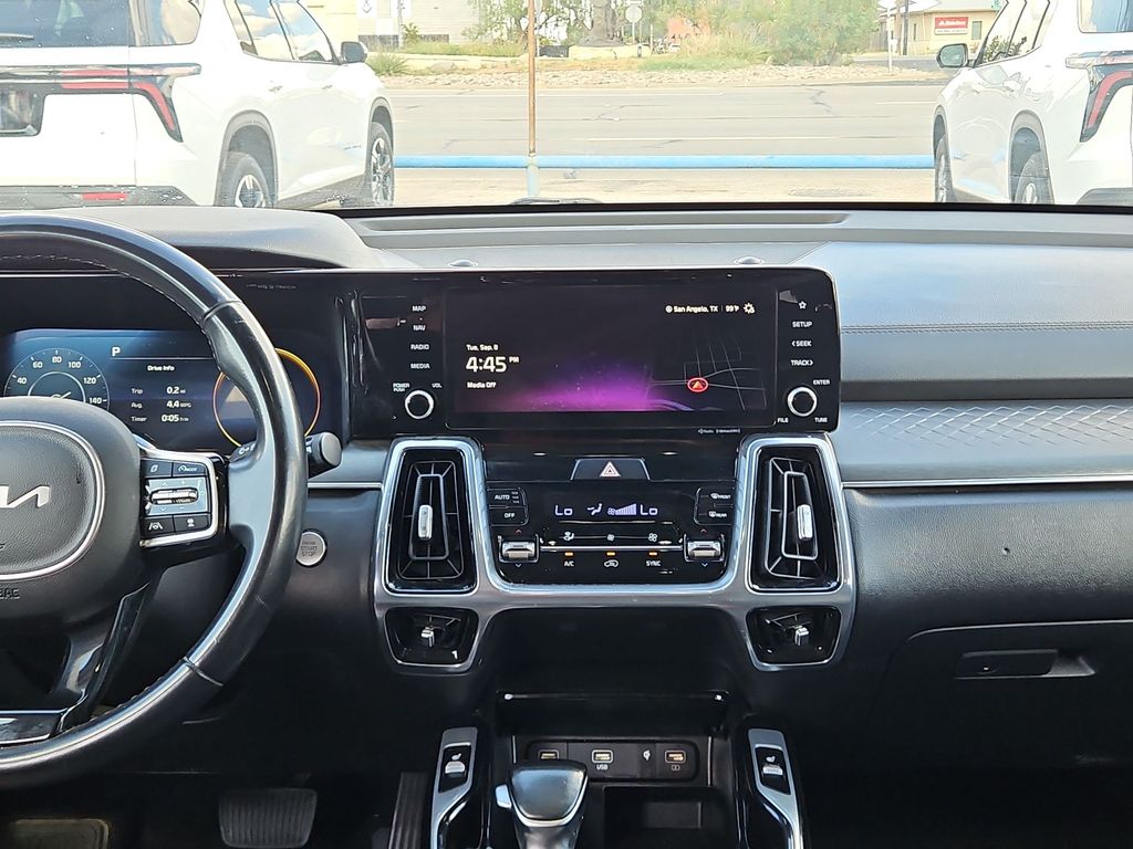 Thumbnail: 2023 Kia Sorento - 10