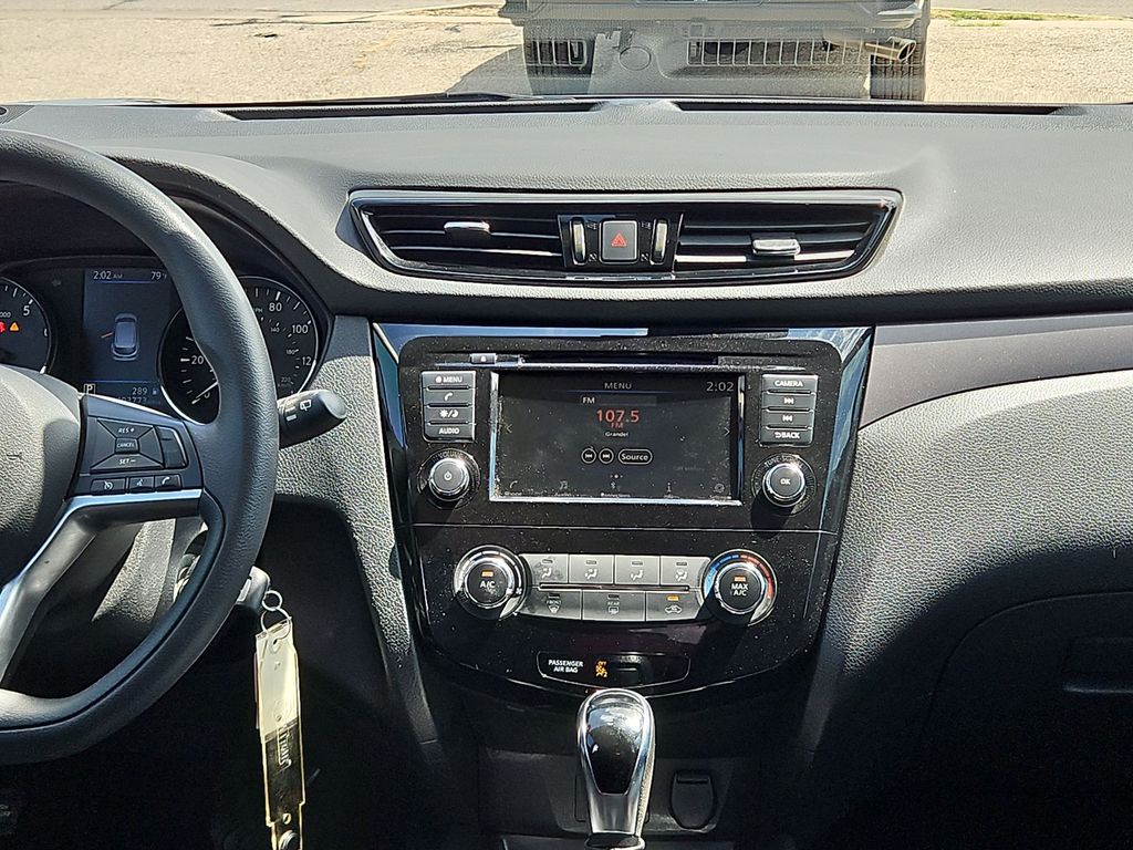 Thumbnail: 2021 Nissan Rogue Sport - 12