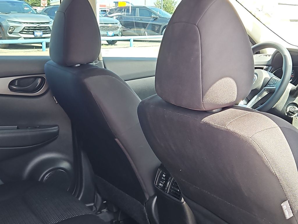 Thumbnail: 2021 Nissan Rogue Sport - 10