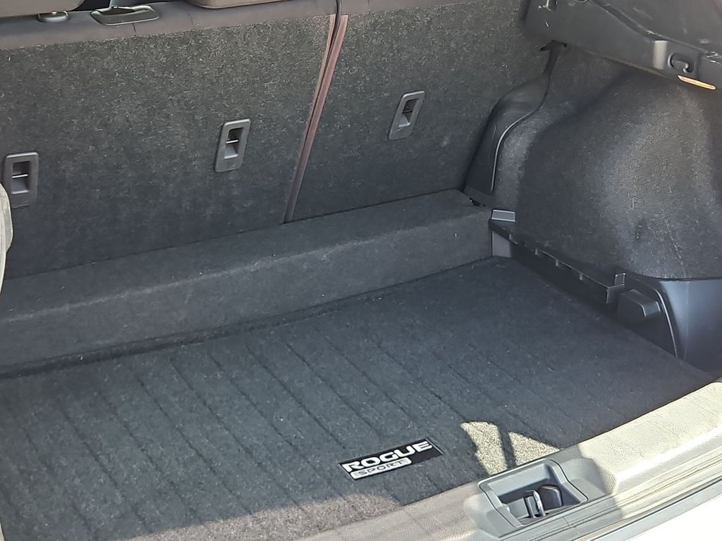 Thumbnail: 2021 Nissan Rogue Sport - 24
