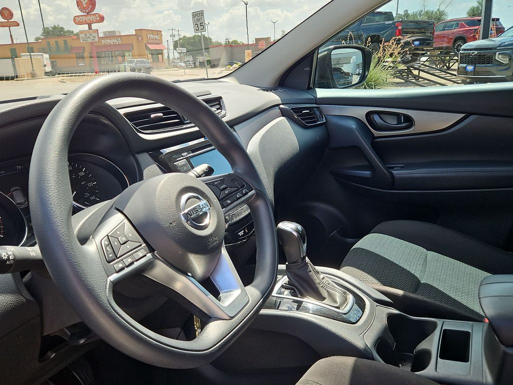Thumbnail: 2021 Nissan Rogue Sport - 2