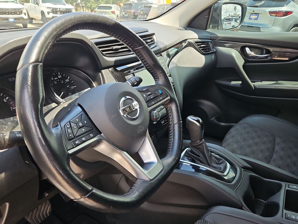 Thumbnail: 2022 Nissan Rogue Sport - 2
