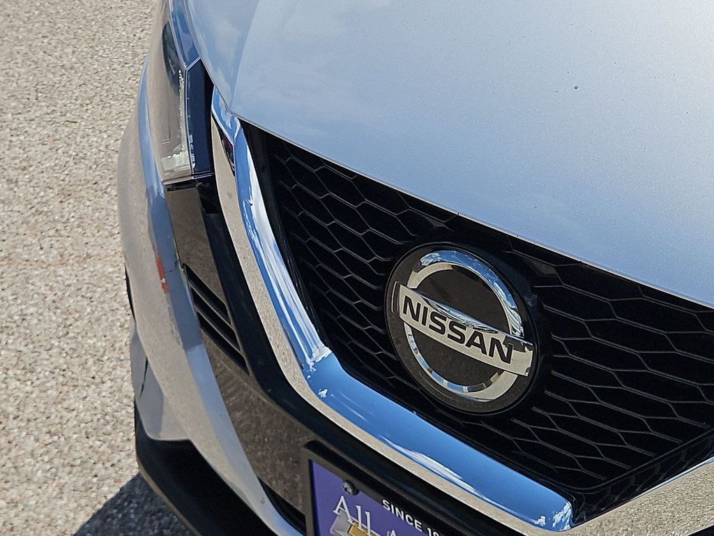 Thumbnail: 2022 Nissan Rogue Sport - 19
