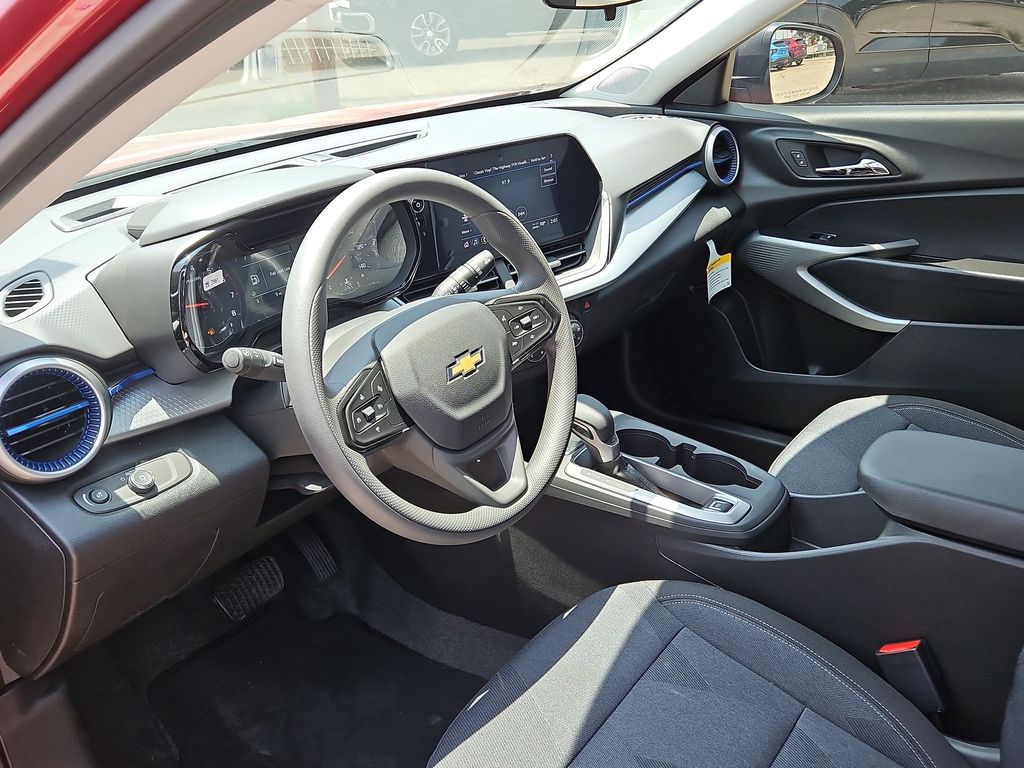 Thumbnail: 2025 Chevrolet Trax - 2