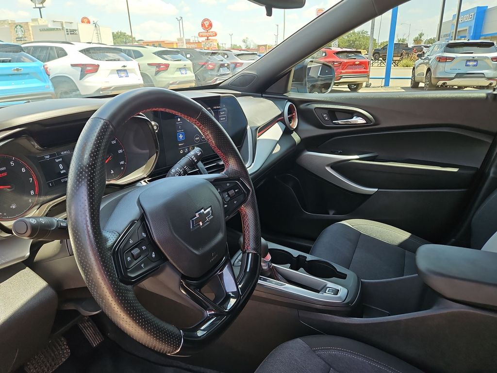 Thumbnail: 2025 Chevrolet Trax - 2