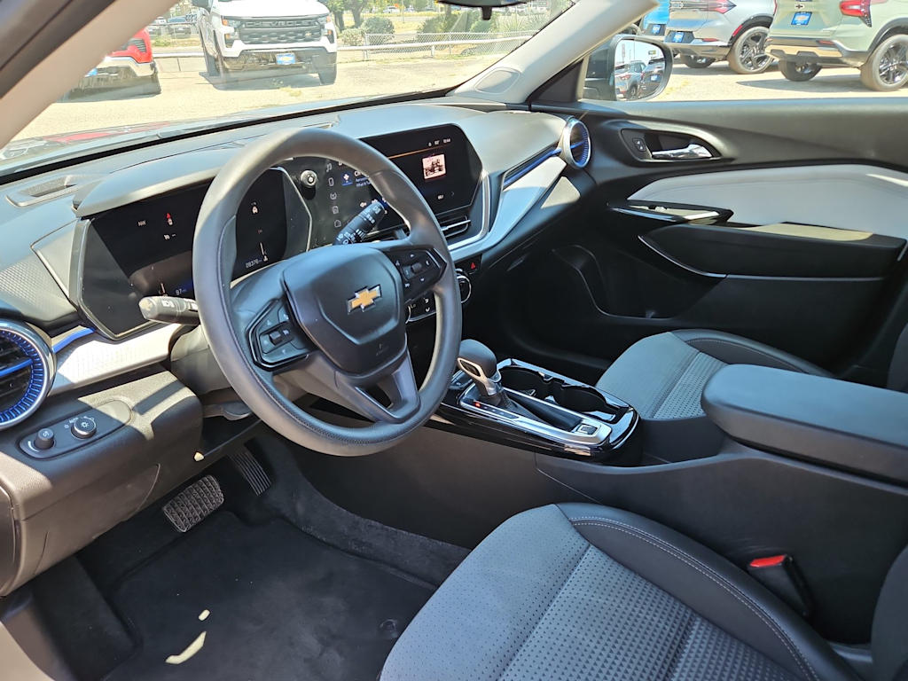 Thumbnail: 2024 Chevrolet Trax - 2