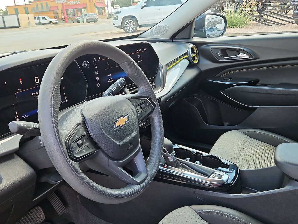 Thumbnail: 2025 Chevrolet Trax - 2