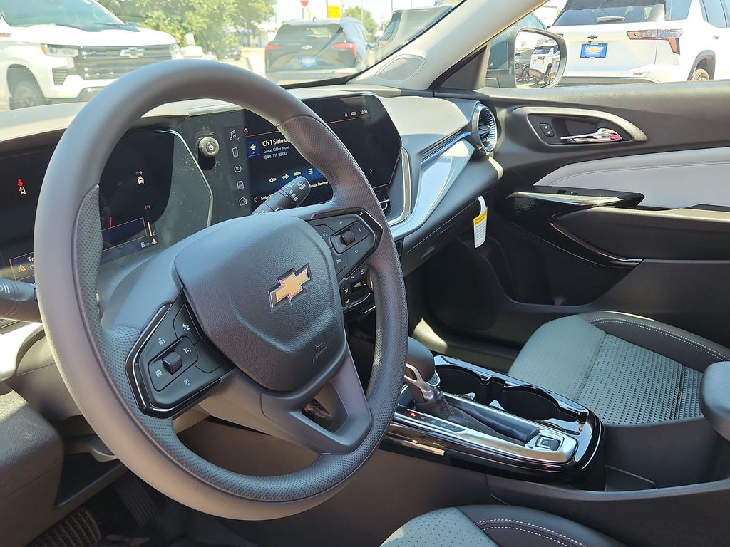Thumbnail: 2026 Chevrolet Trax - 2