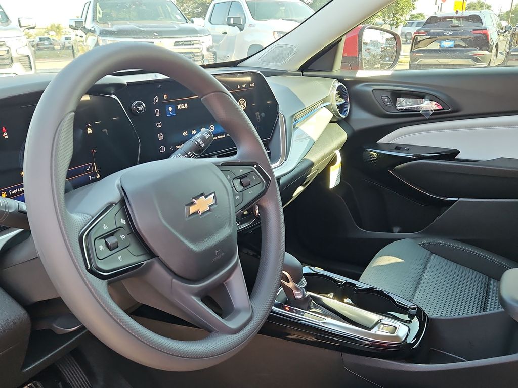 Thumbnail: 2026 Chevrolet Trax - 2