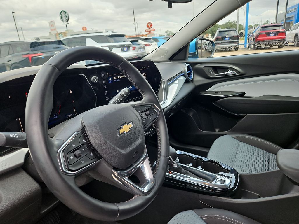 Thumbnail: 2025 Chevrolet Trax - 2