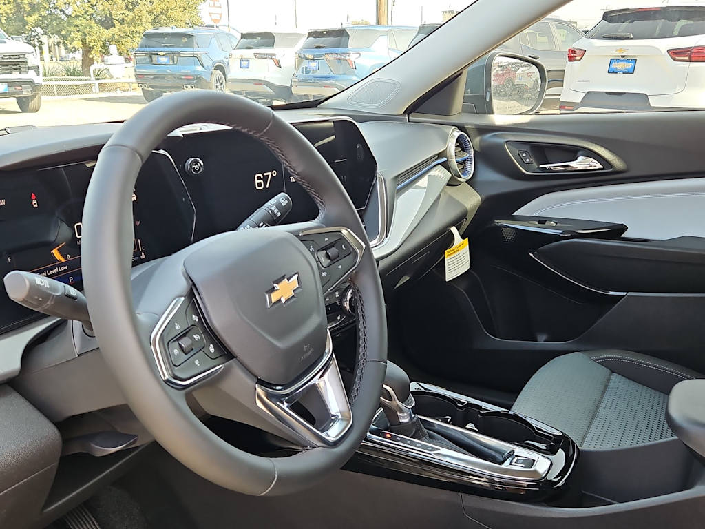 Thumbnail: 2026 Chevrolet Trax - 2