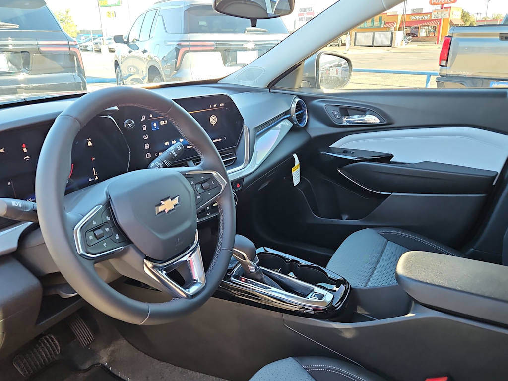 Thumbnail: 2026 Chevrolet Trax - 2