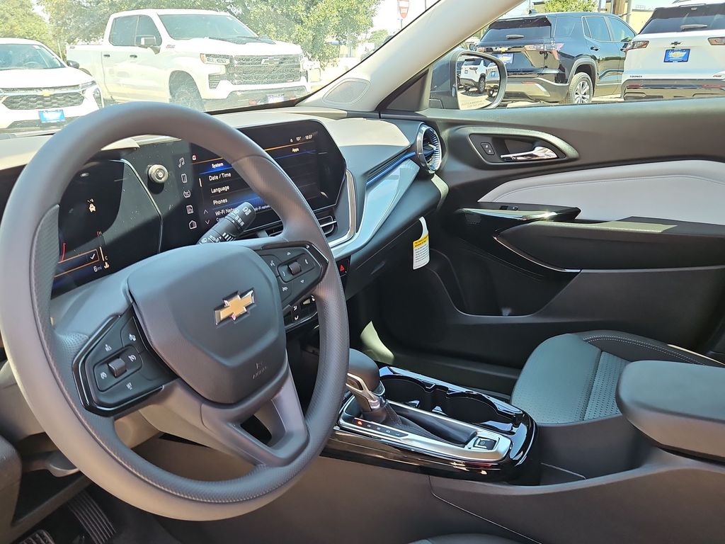 Thumbnail: 2026 Chevrolet Trax - 2