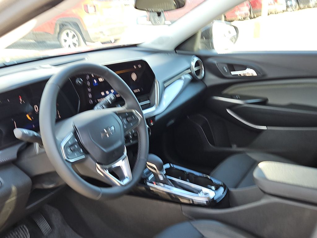 Thumbnail: 2025 Chevrolet Trax - 2