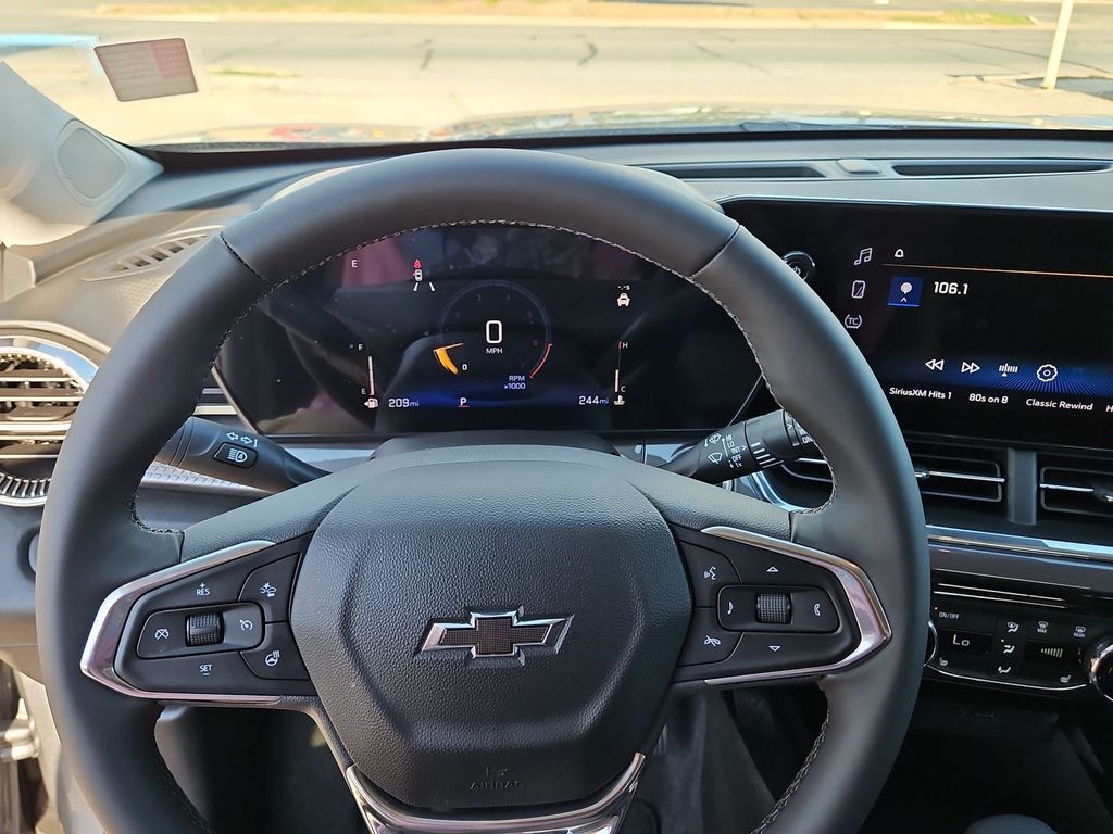 Thumbnail: 2025 Chevrolet Trax - 11