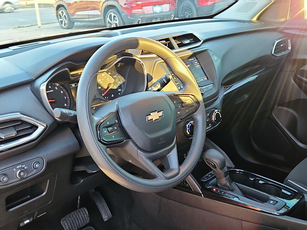 2022 Chevrolet TrailBlazer LT 2