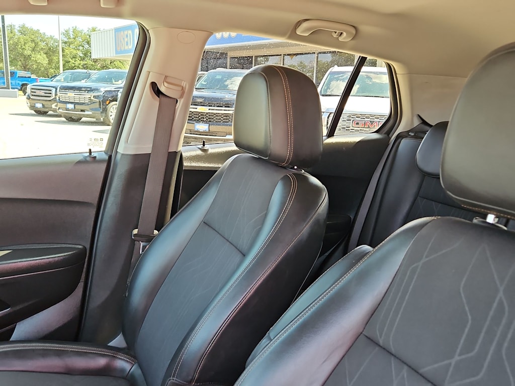 Thumbnail: 2020 Chevrolet Trax - 17
