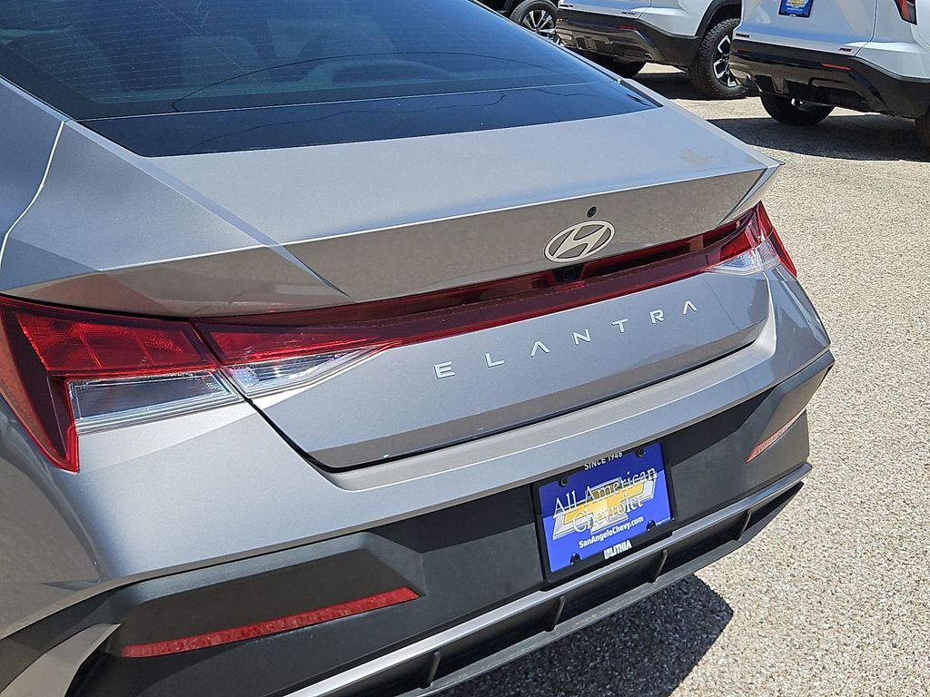 Thumbnail: 2024 Hyundai Elantra - 25