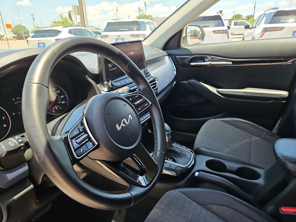 Thumbnail: 2022 Kia Seltos - 2