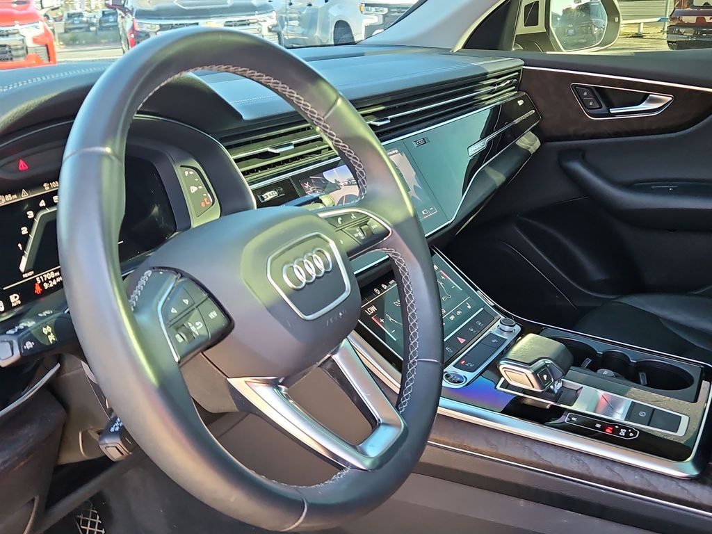Thumbnail: 2023 Audi Q8 - 2