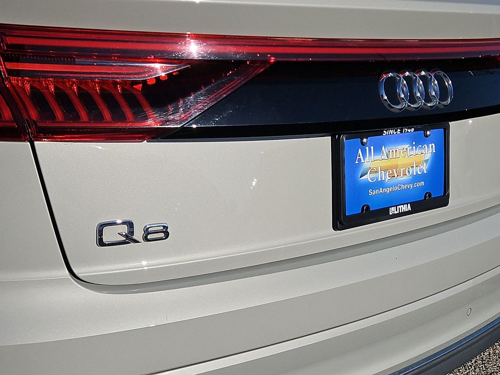 Thumbnail: 2023 Audi Q8 - 22