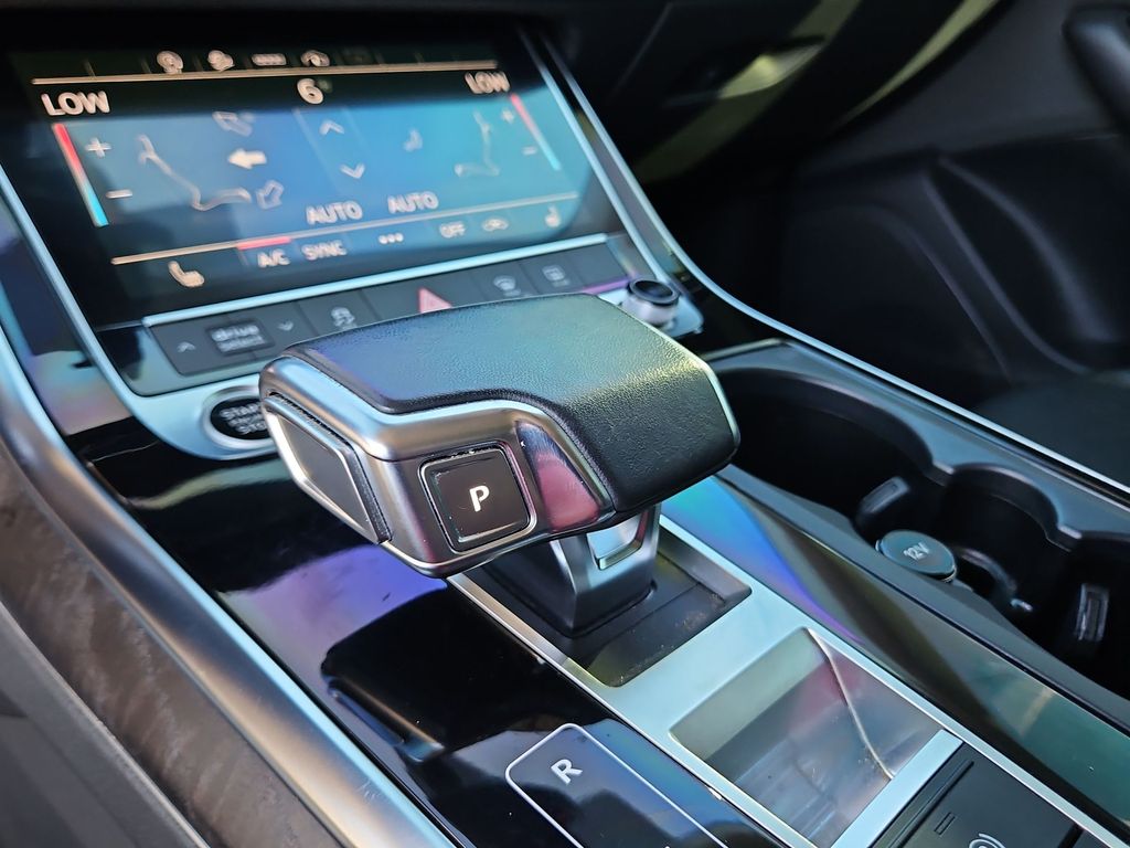 Thumbnail: 2023 Audi Q8 - 25