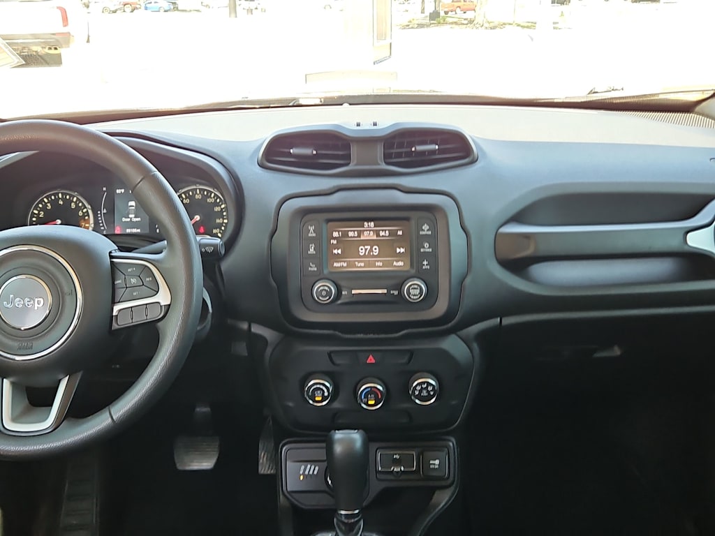 Thumbnail: 2018 Jeep Renegade - 9