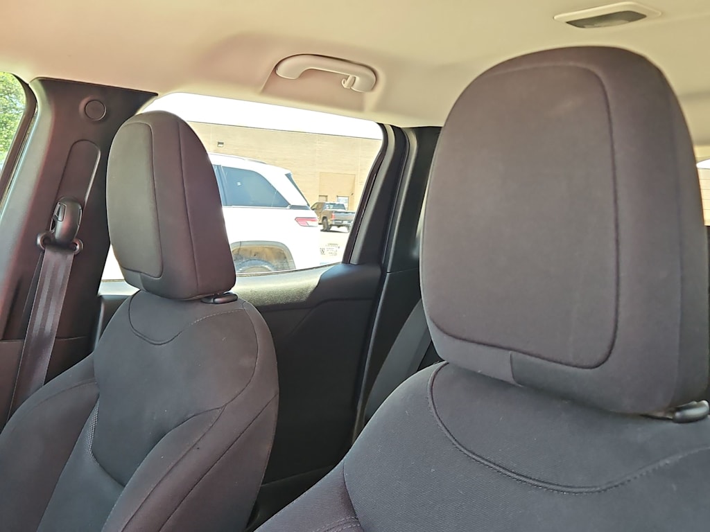 Thumbnail: 2018 Jeep Renegade - 10