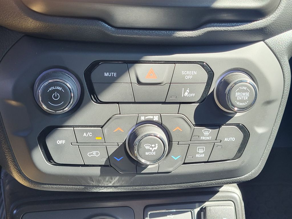 Thumbnail: 2023 Jeep Renegade - 28