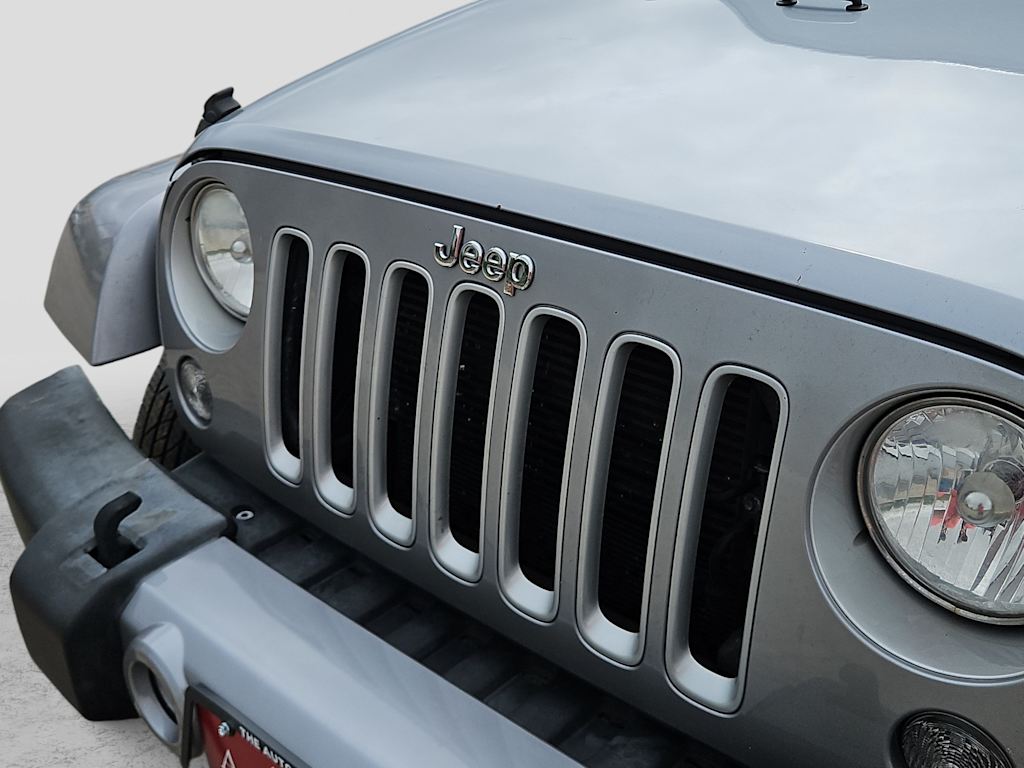 Thumbnail: 2016 Jeep Wrangler - 18