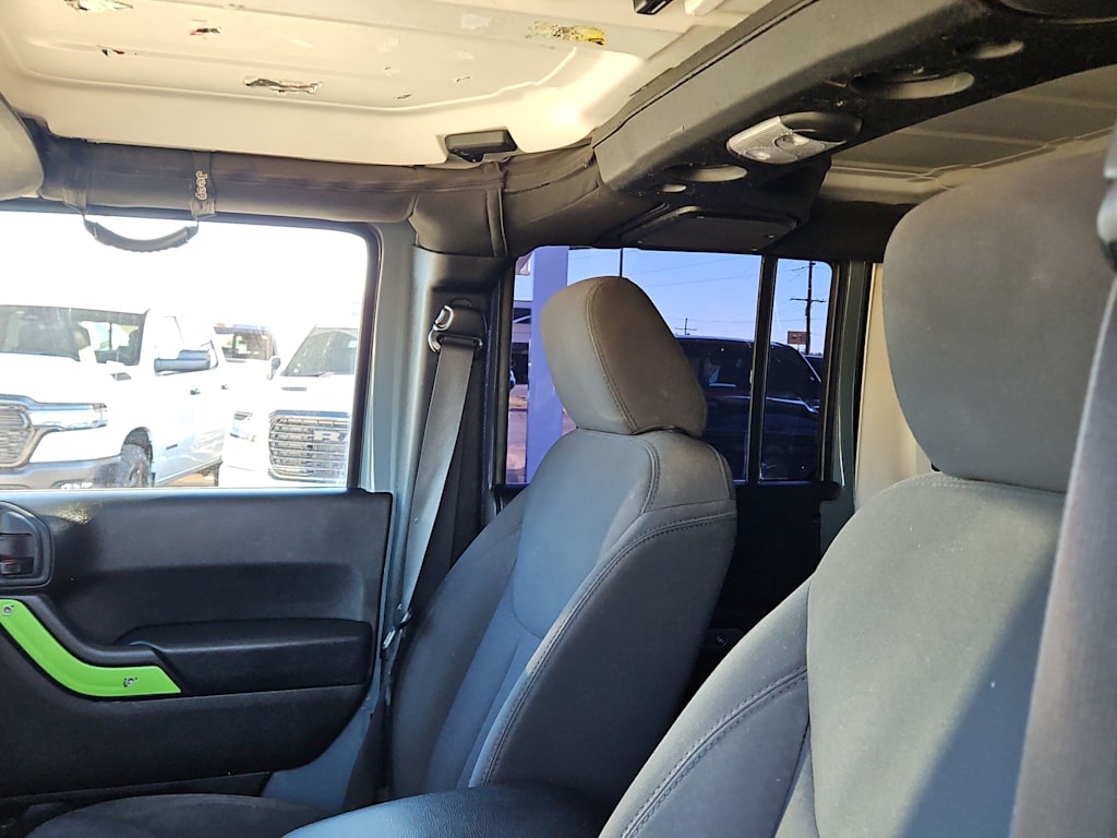 Thumbnail: 2015 Jeep Wrangler - 11