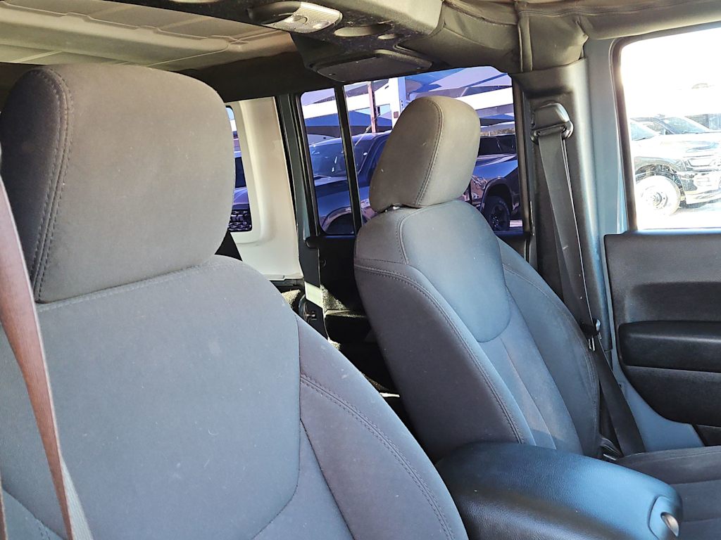 Thumbnail: 2015 Jeep Wrangler - 10