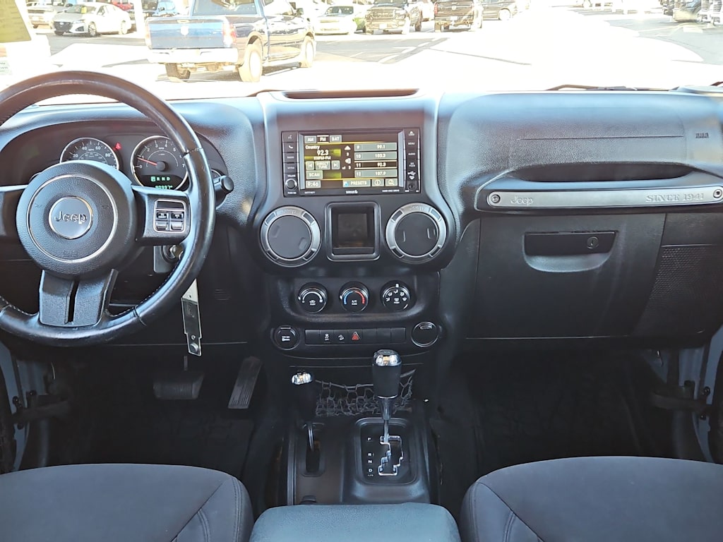 Thumbnail: 2015 Jeep Wrangler - 9