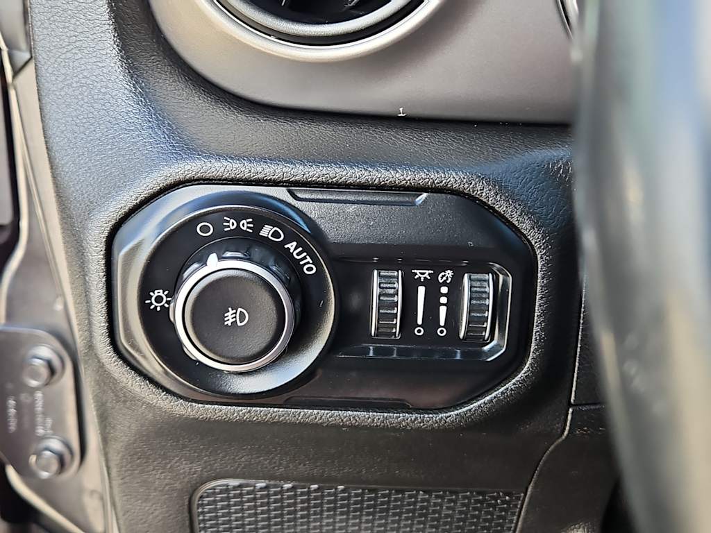 Thumbnail: 2019 Jeep Wrangler - 20