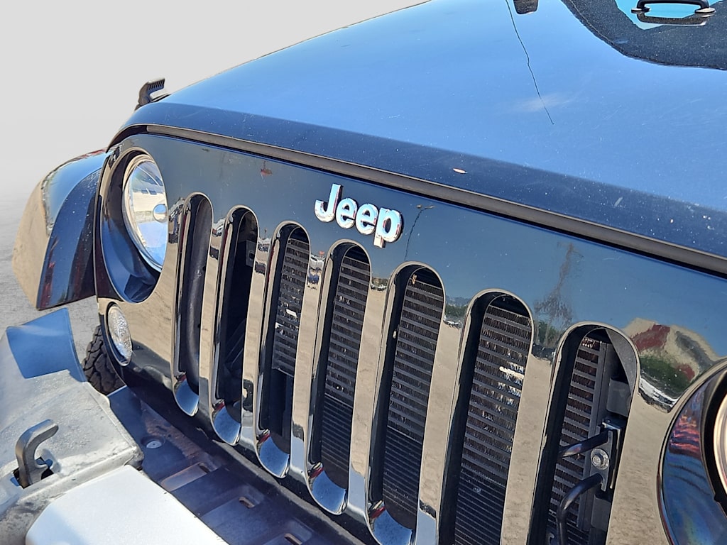 Thumbnail: 2015 Jeep Wrangler - 19