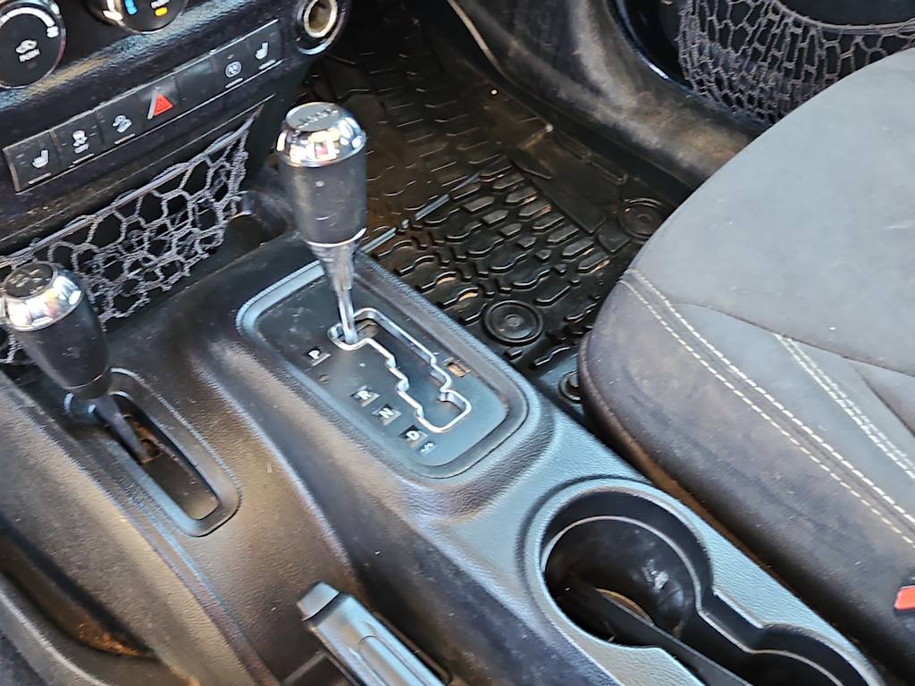 Thumbnail: 2015 Jeep Wrangler - 12