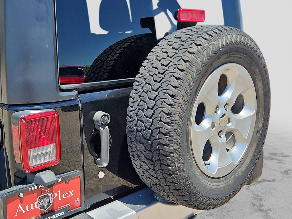 Thumbnail: 2015 Jeep Wrangler - 24