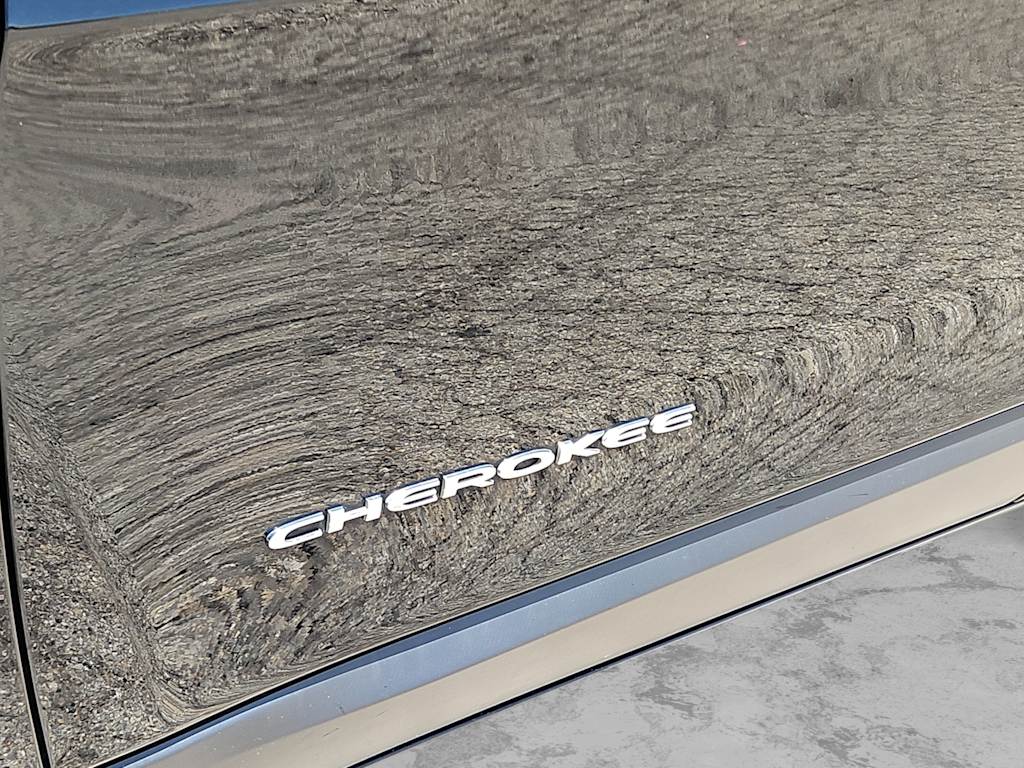 Thumbnail: 2022 Jeep Cherokee - 7