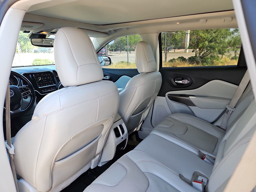 Thumbnail: 2020 Jeep Cherokee - 12