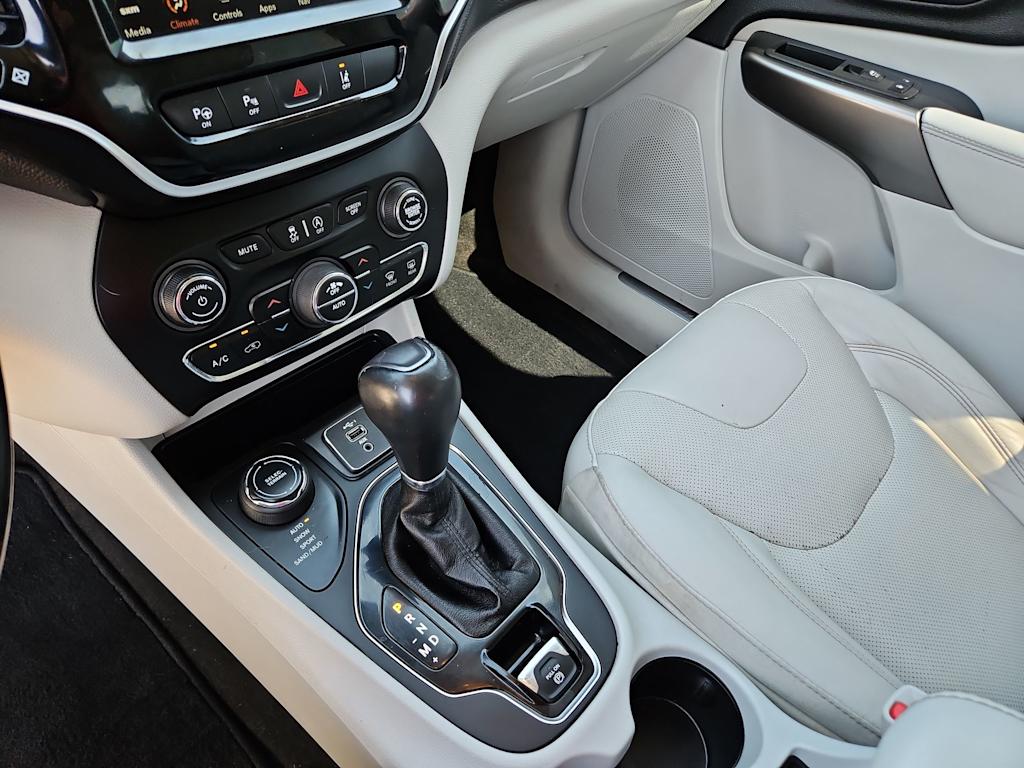 Thumbnail: 2020 Jeep Cherokee - 27
