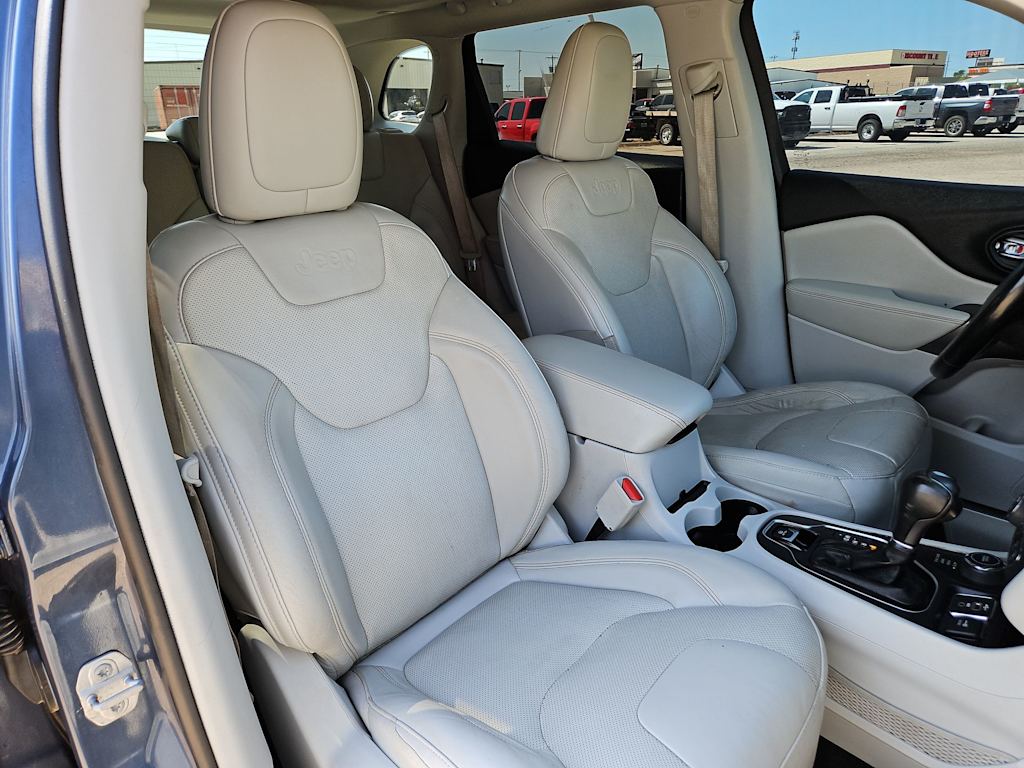 Thumbnail: 2020 Jeep Cherokee - 11