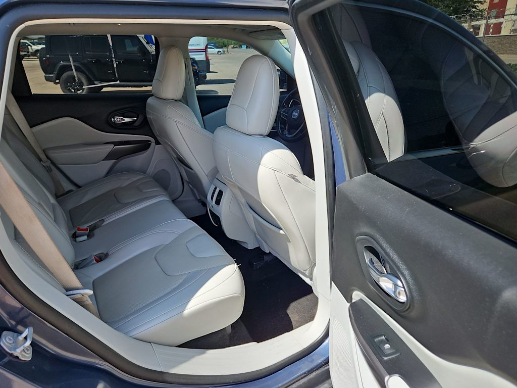 Thumbnail: 2020 Jeep Cherokee - 15