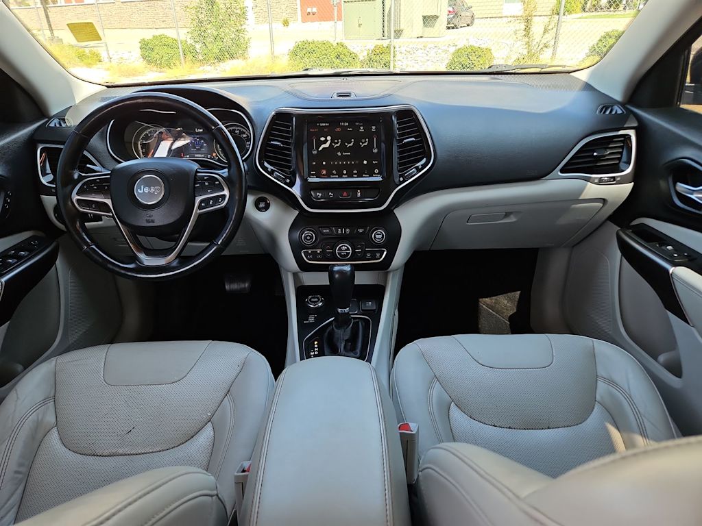 Thumbnail: 2020 Jeep Cherokee - 10