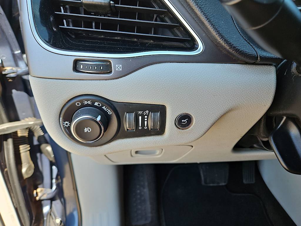 Thumbnail: 2020 Jeep Cherokee - 14
