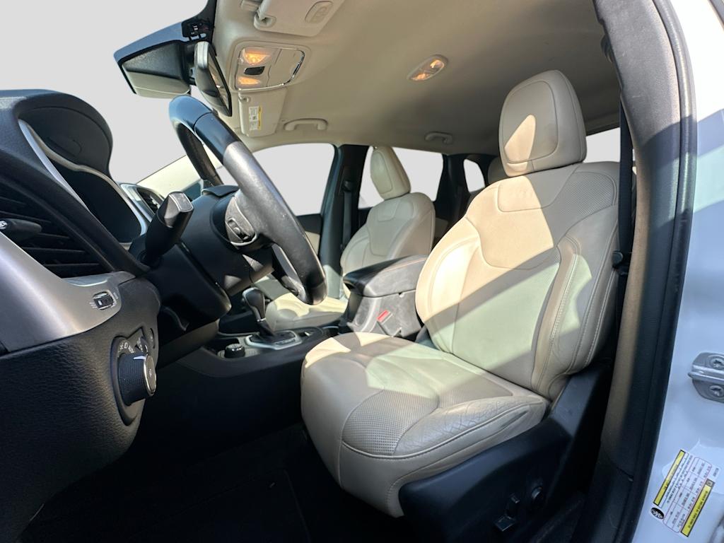 Thumbnail: 2018 Jeep Cherokee - 11