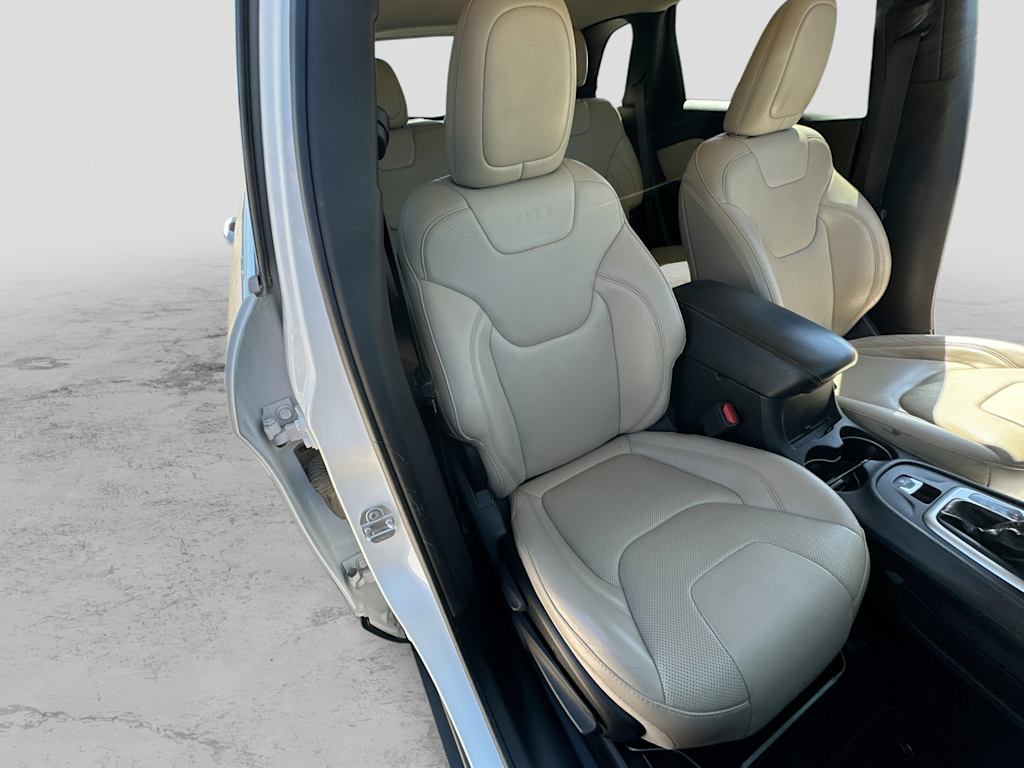 Thumbnail: 2018 Jeep Cherokee - 28